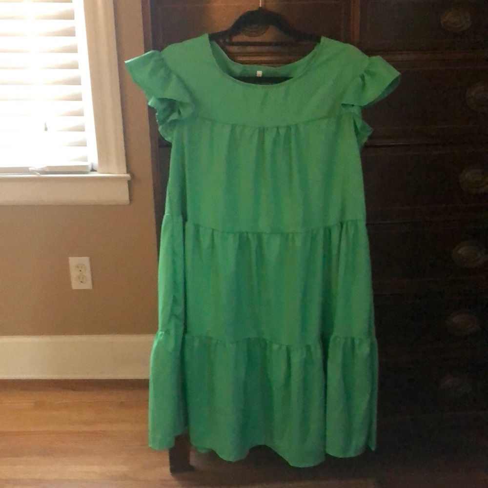 Kelly green multi-tiered shift dress